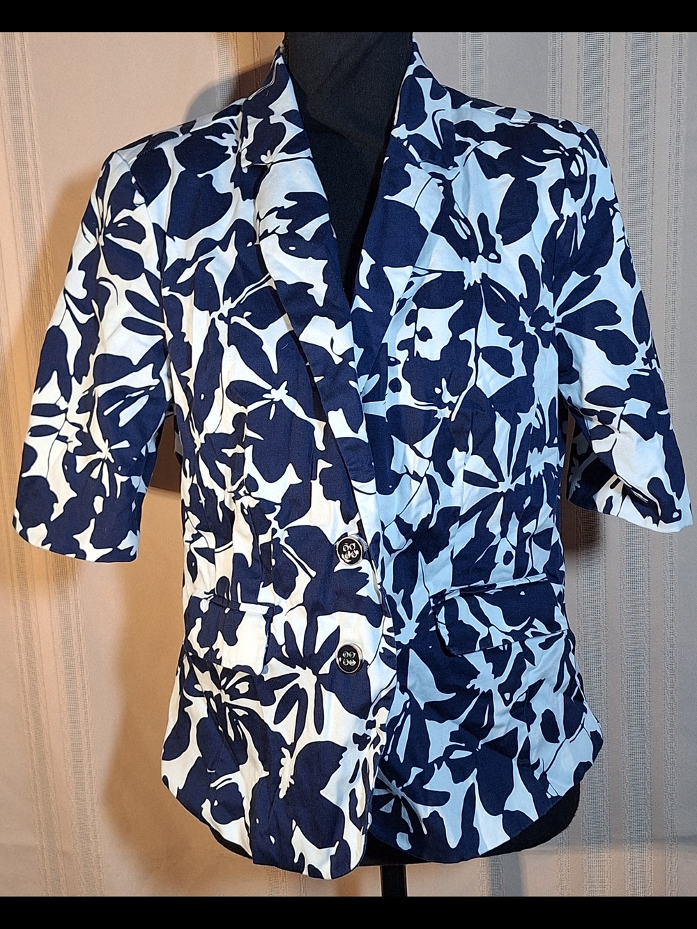 ROZ & ALI Navy and White Floral Print Short Sleeve Blazer